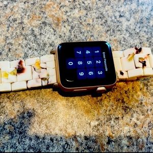 Iwatch séries 1 in good condition, comes with its charger